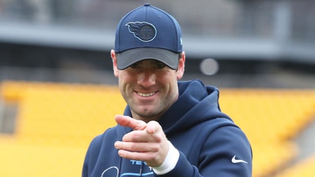 Tennessee Titans quarterback Kevin Hogan (18) gestures before the game against the Pittsburgh Steelers at Heinz Field.